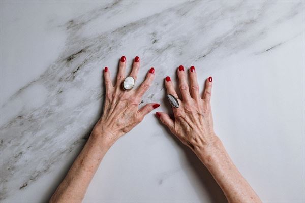 Sådan plejer du hænderne under corona-vask